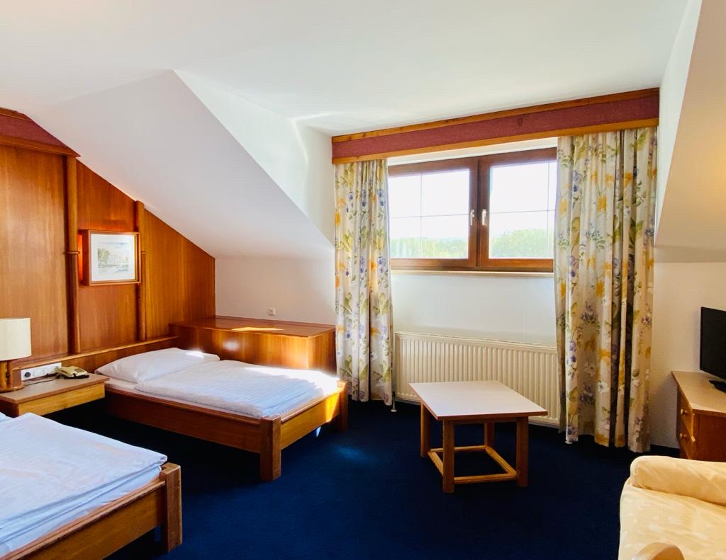 Donauzimmer Zweibettzimmer, Übernachten im Landgasthof Dieplinger bei Eferding Zweibetzimmer